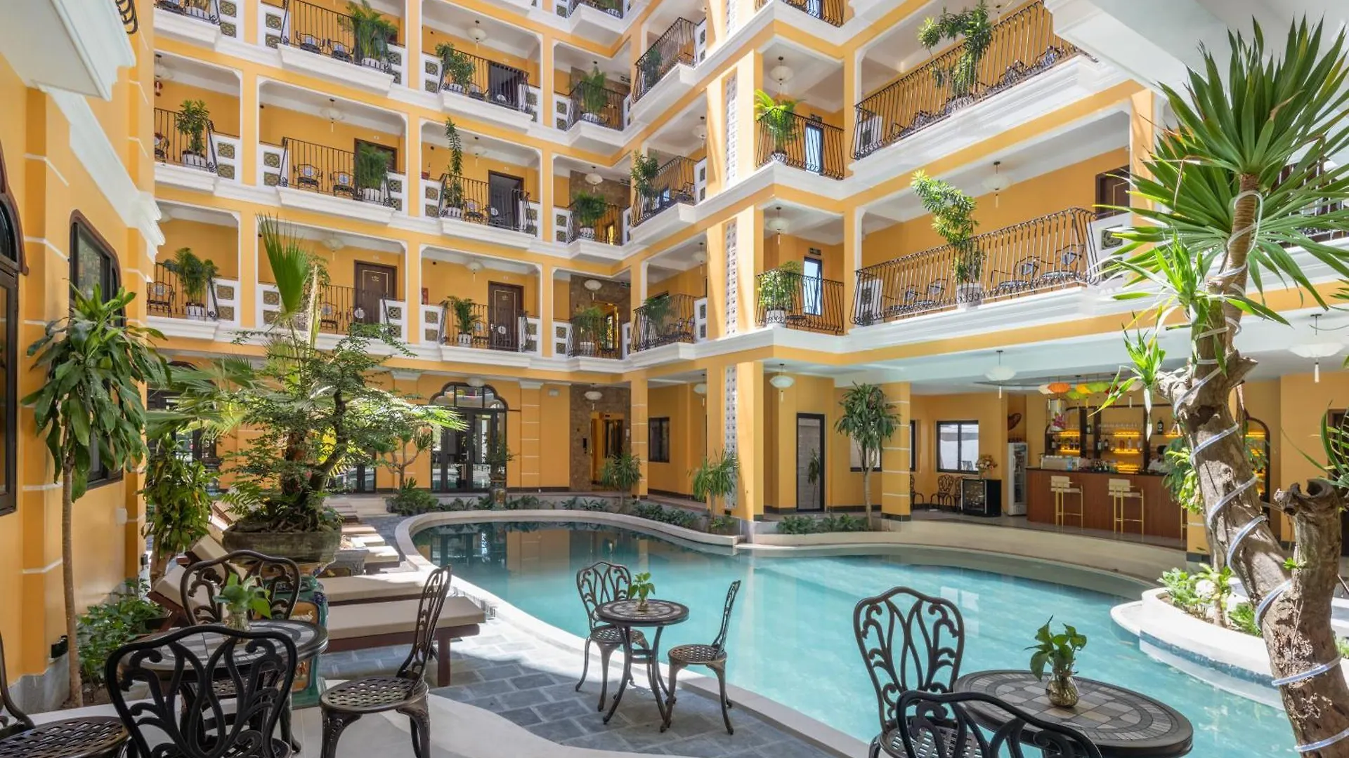 Hoi An Babylon Riverside Hotel & Spa 5*, Hoi An